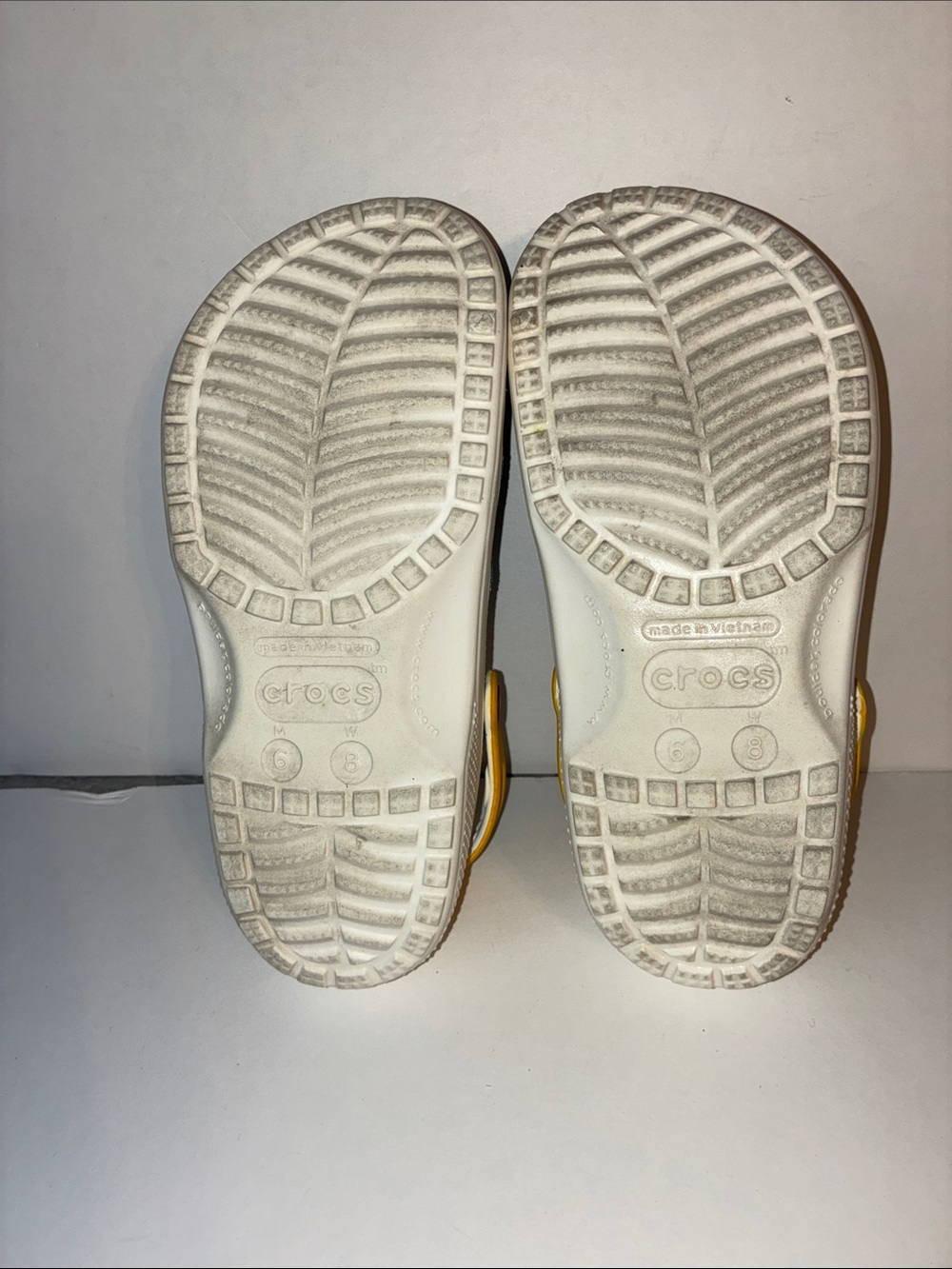 Disney World Cinderella Castle Crocs, Size Women’s 8 / Men’s 6 - Picture 11 of 12